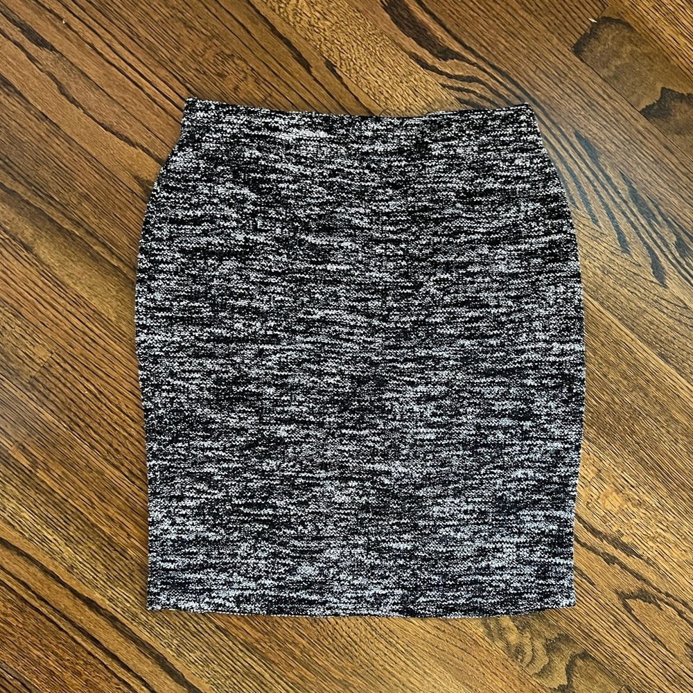 Women’s Max Studio Black & White Tweed Skirt with Elastic Waist